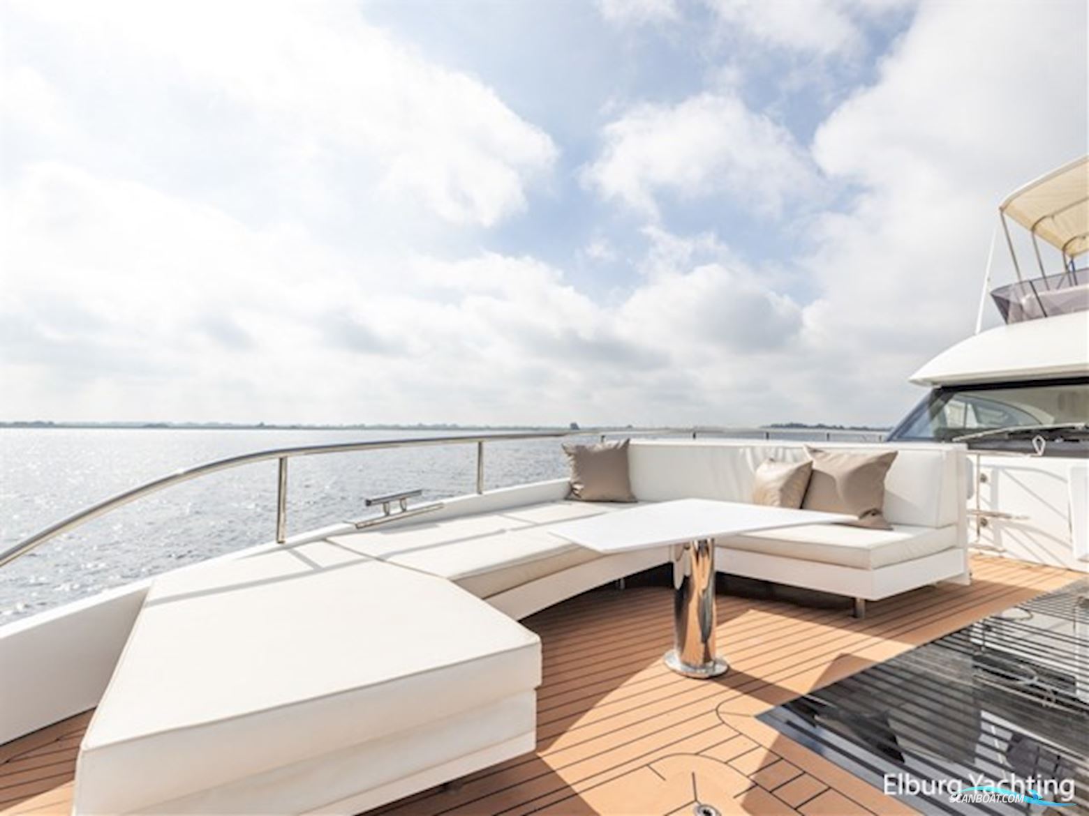 Van der Valk Beachclub 660 - Flybridge 