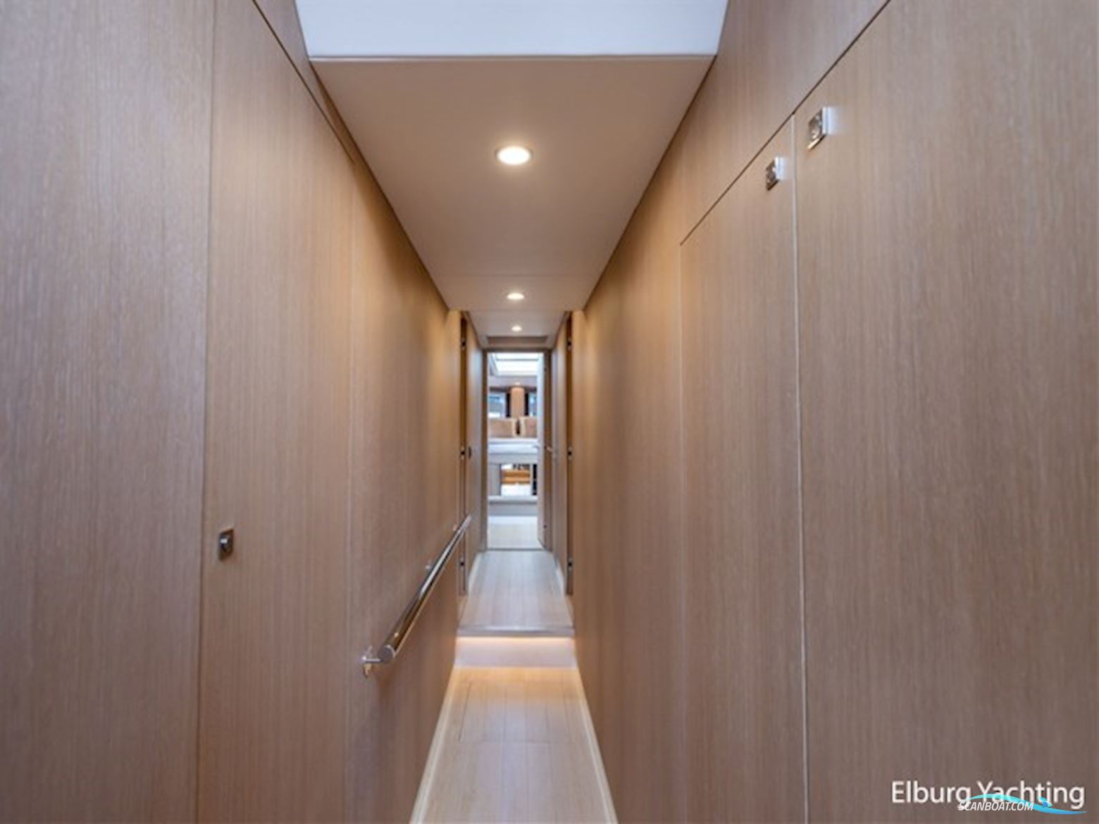 Van Der Valk Beachclub 660 - Flybridge