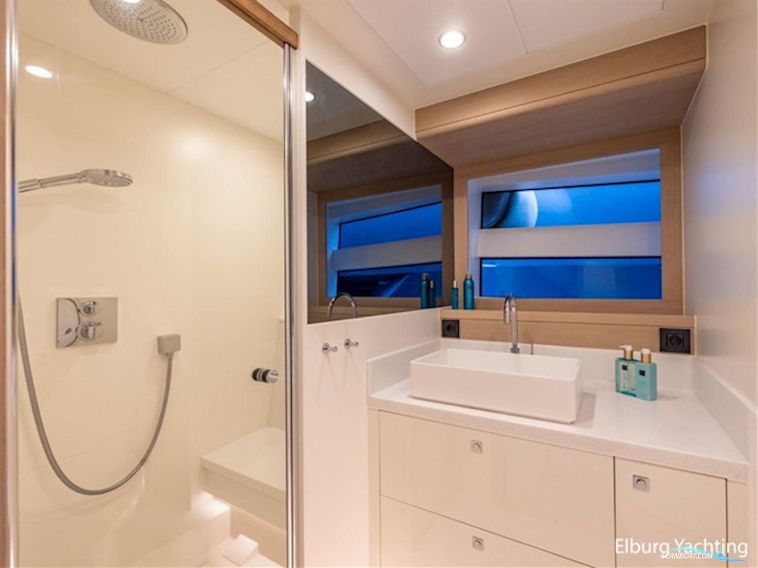 Van Der Valk Beachclub 660 - Flybridge