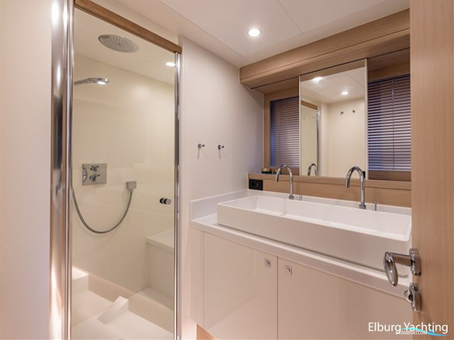 Van Der Valk Beachclub 660 - Flybridge