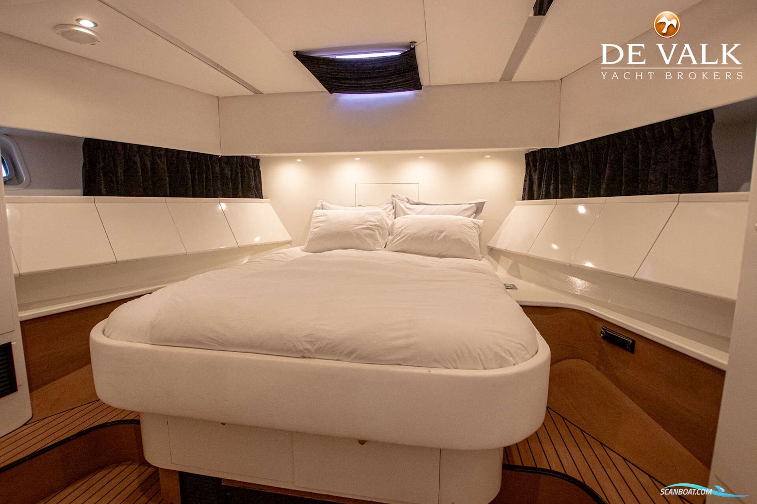 Van Der Valk Explorer 25M