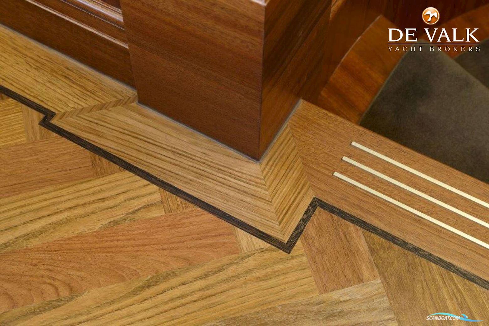 Van Der Valk Explorer 37M