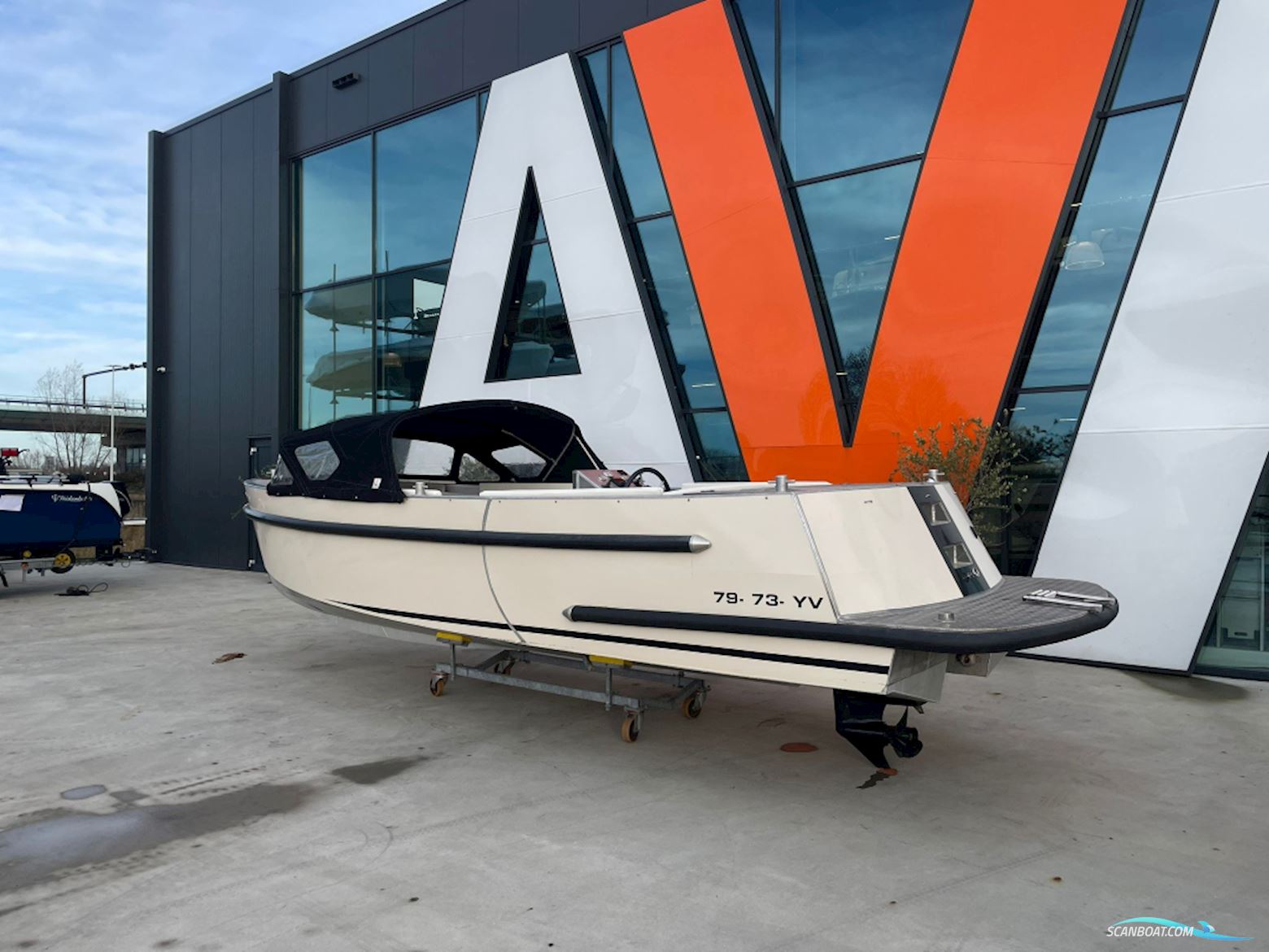 Van Vossen 777 Tender Occasion