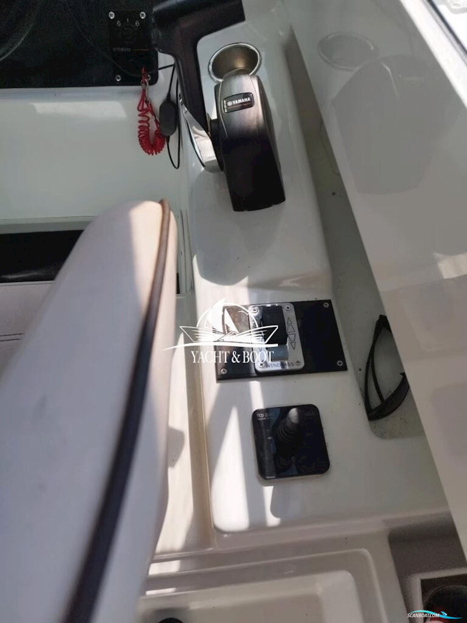 Velvette 23 Active Sedan