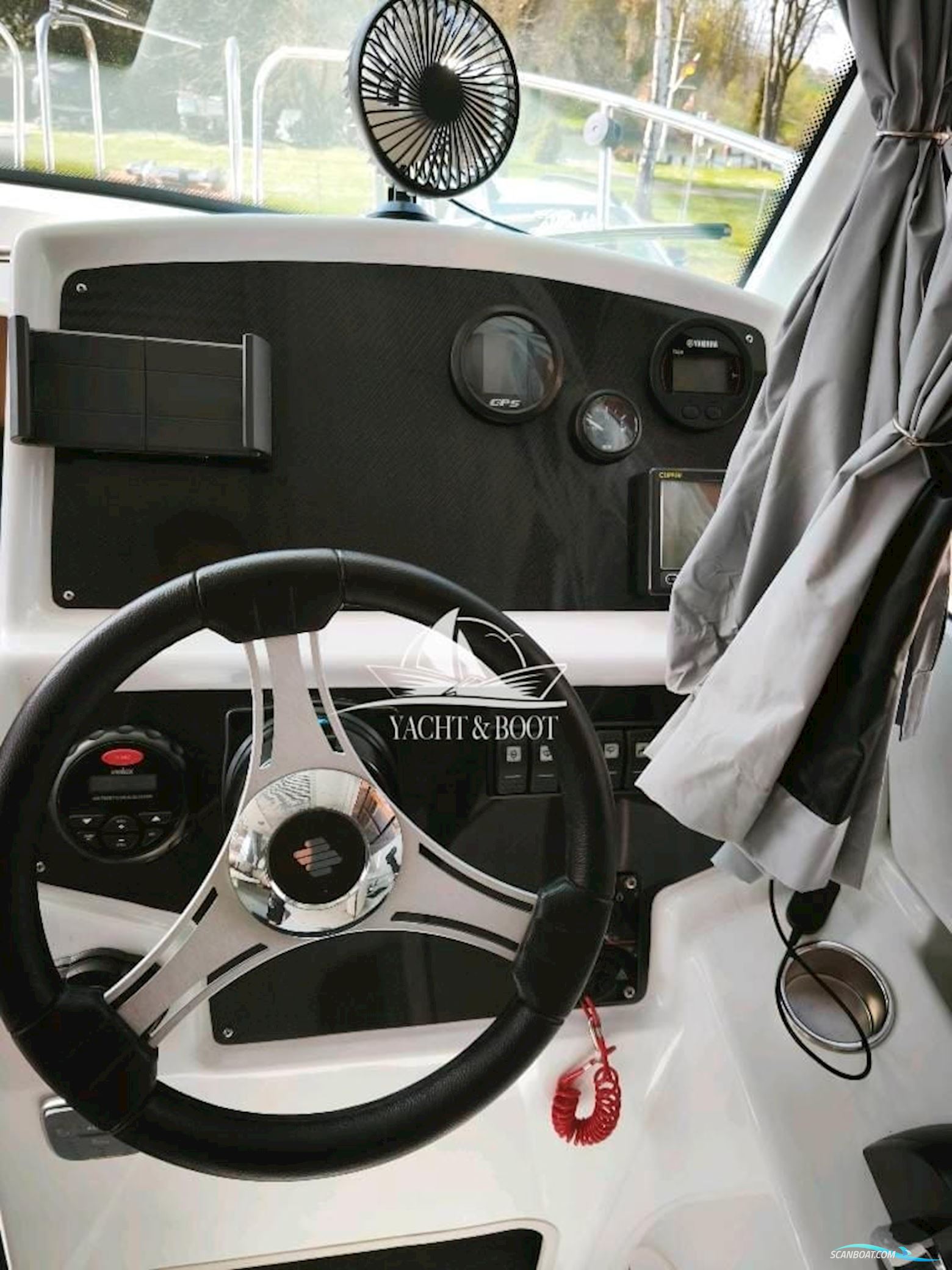 Velvette 23 Active Sedan