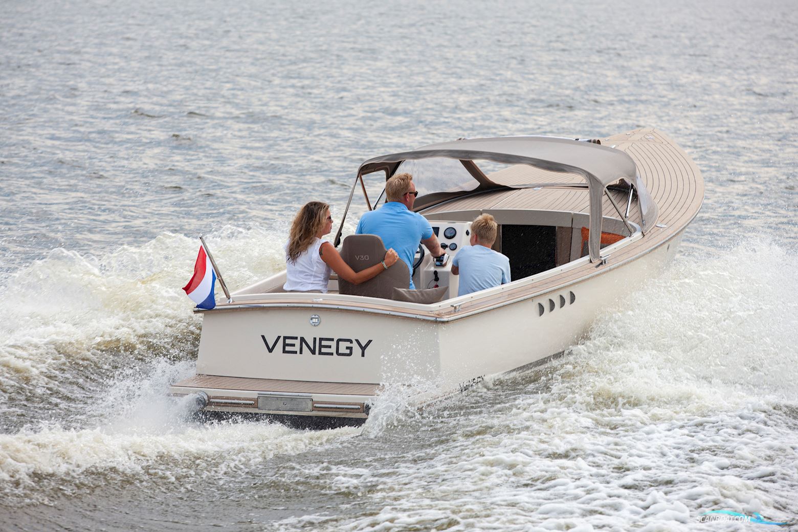 Venegy V30 Classic Cabin