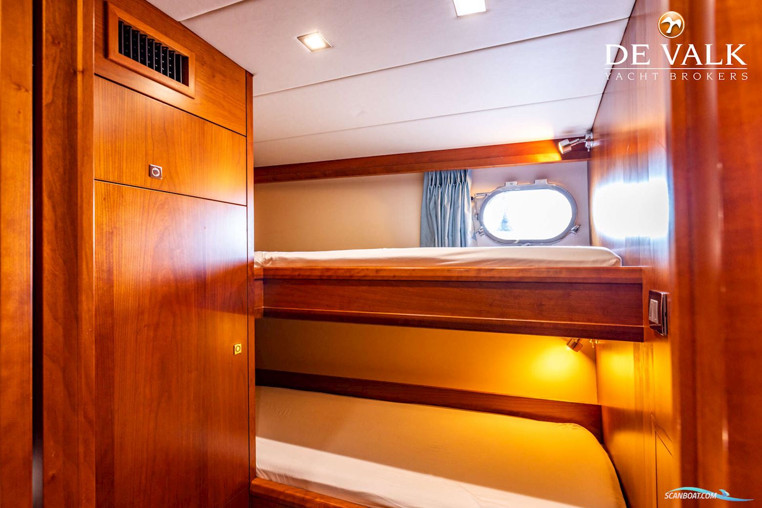 Vennekens Trawler 1800