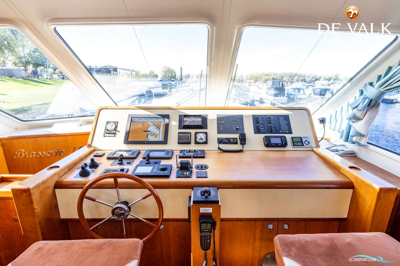 Vennekens Trawler 1800