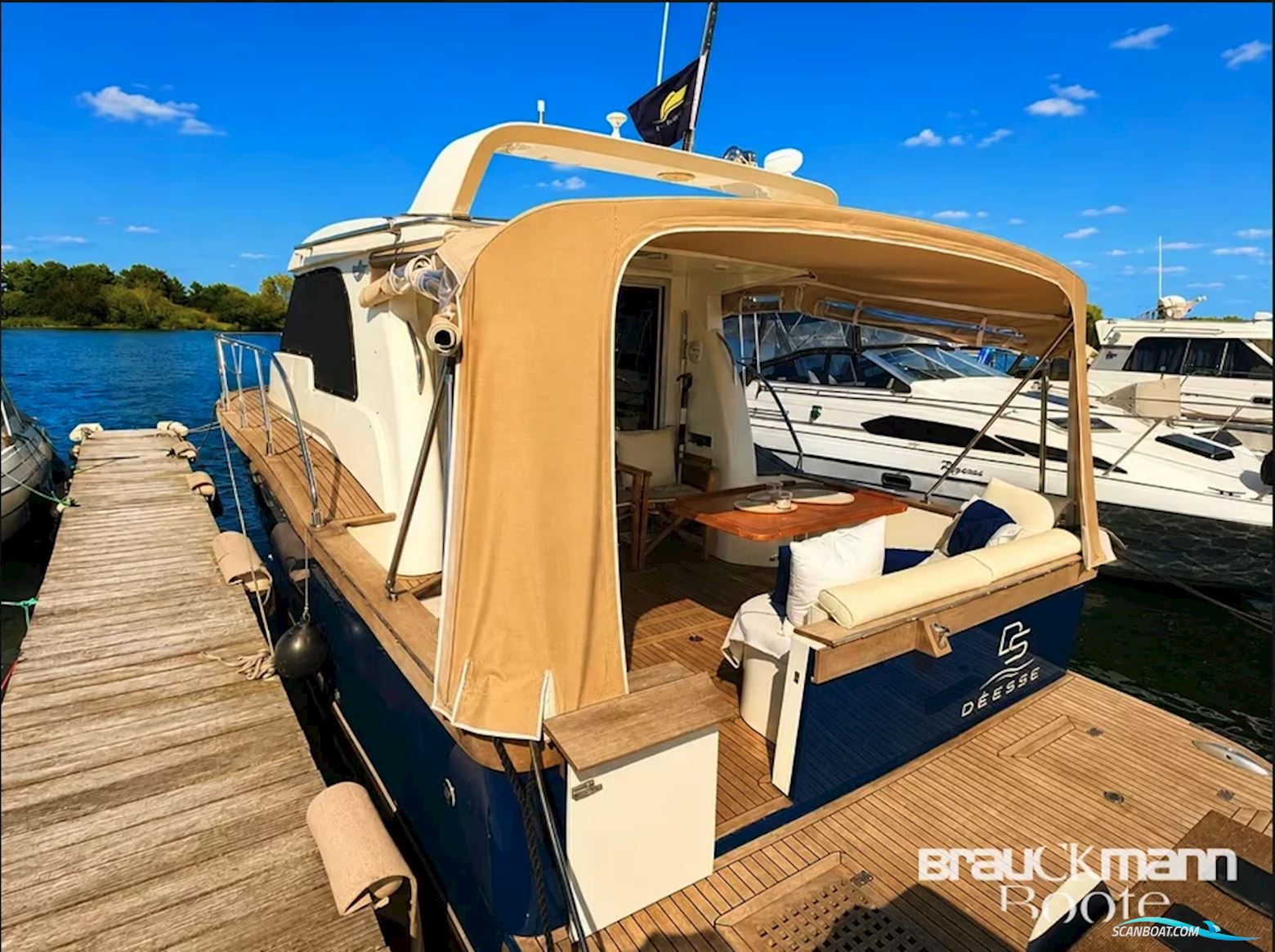 Viking 34 Sedan