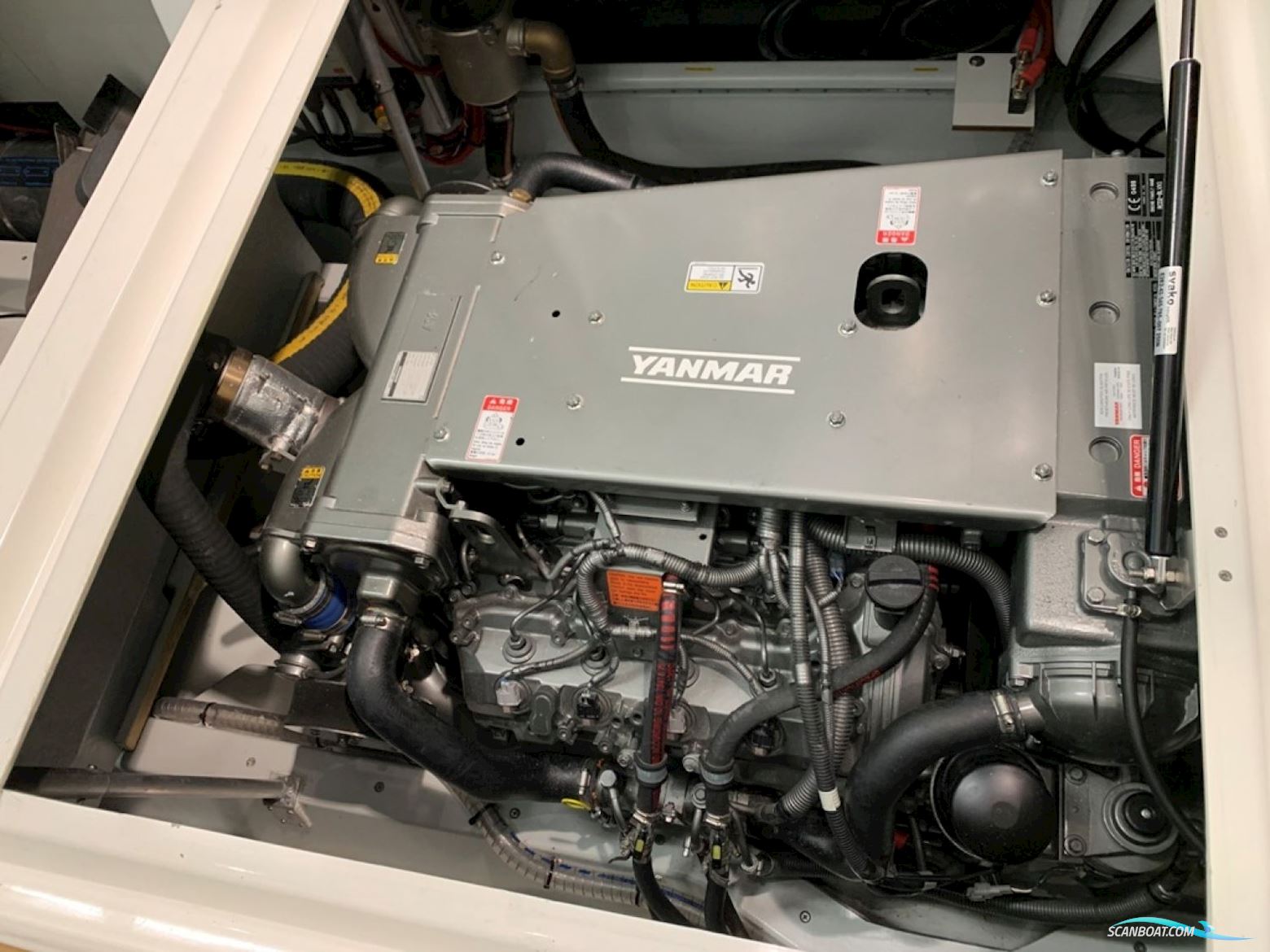 Viknes 930, Diesel V8 370hk