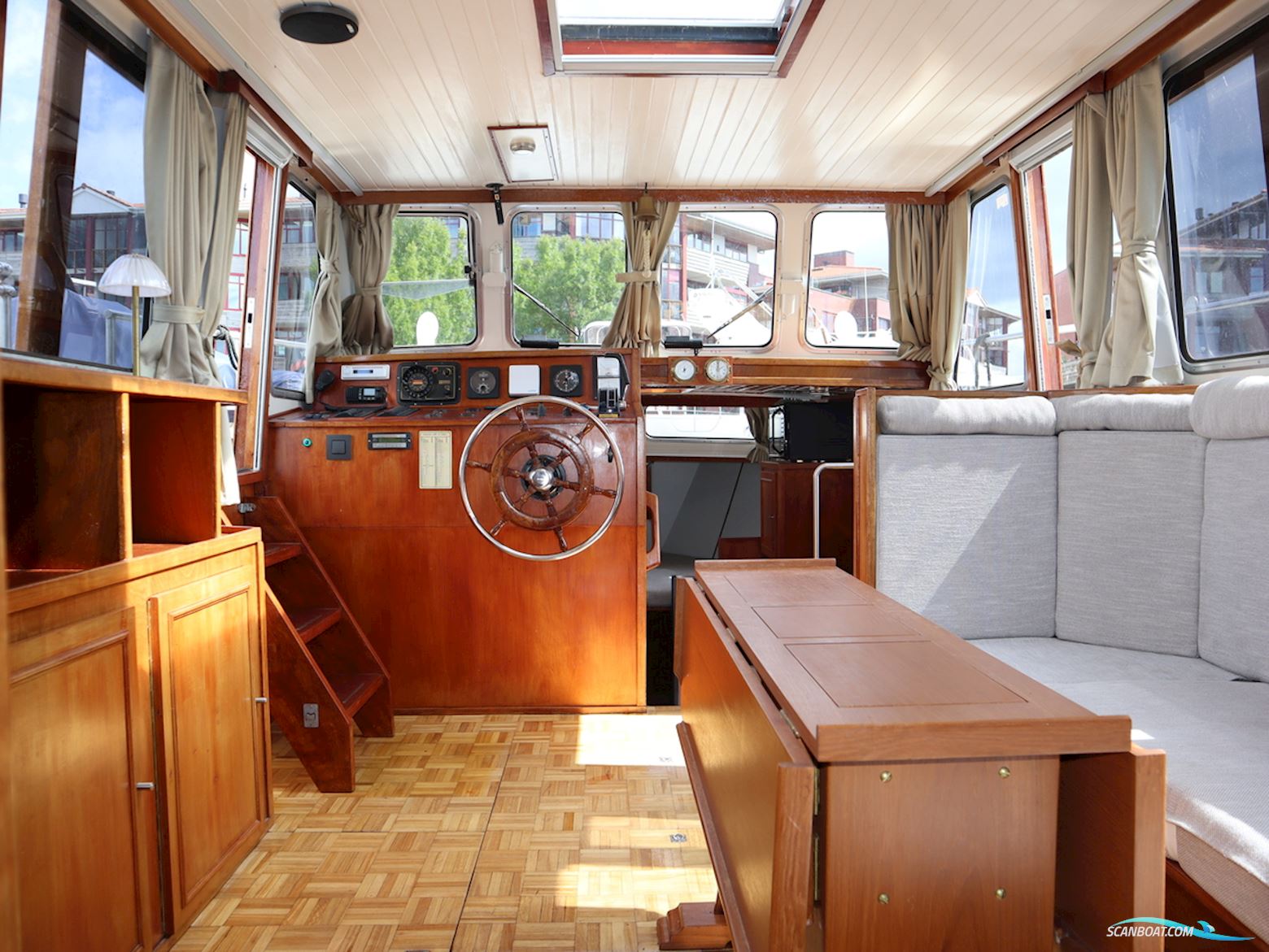 Vissers Trawler 1050