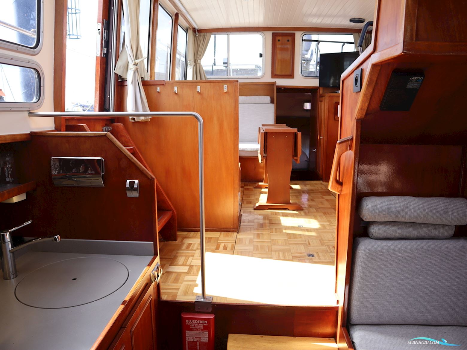 Vissers Trawler 1050