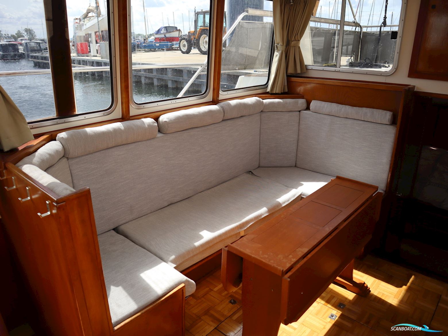Vissers Trawler 1050