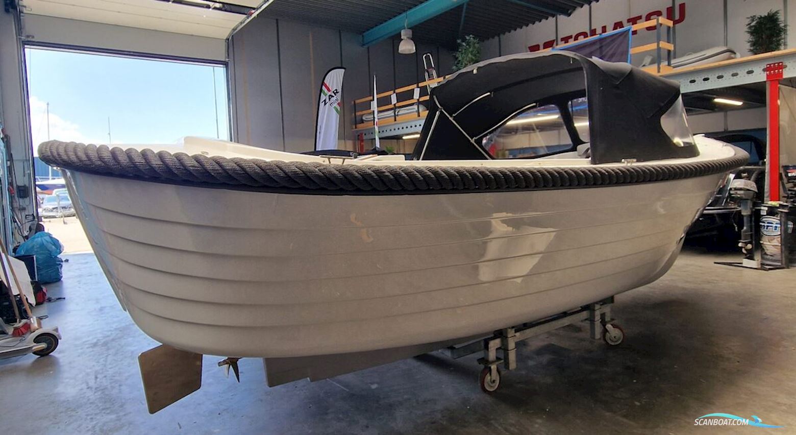 Wato 700 - Via Boatauction.Com