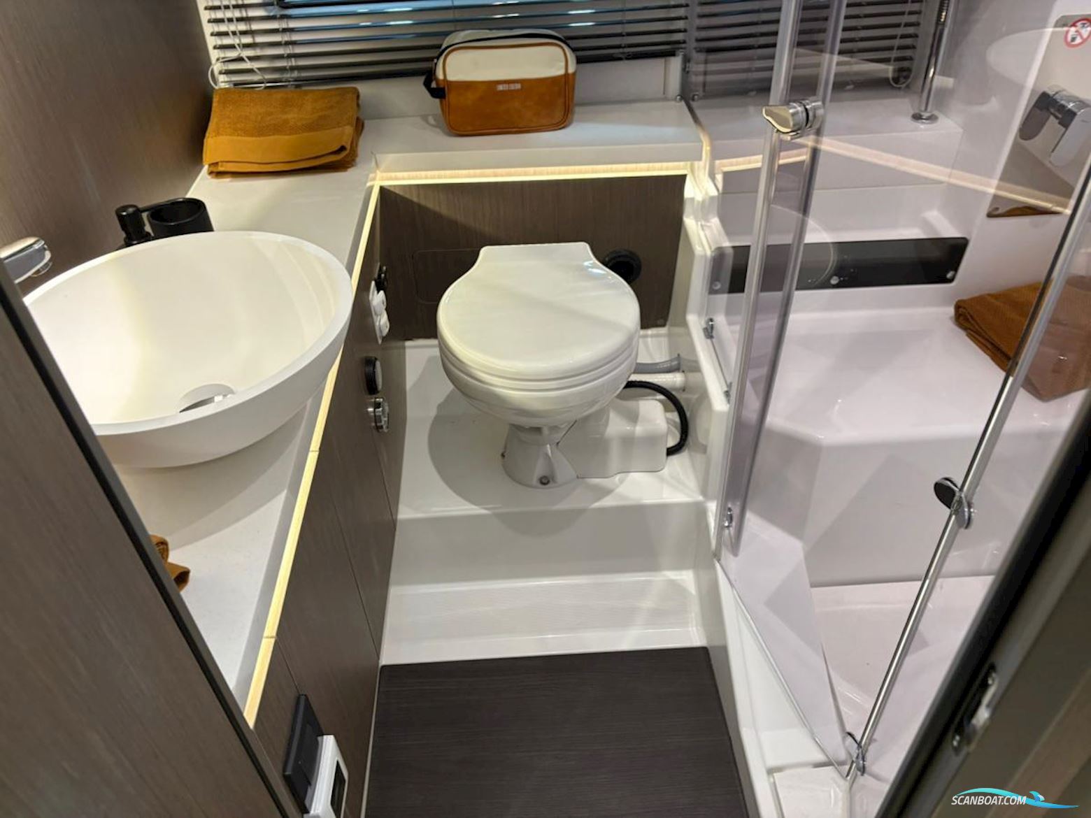 WELLCRAFT  38 EXPLORER