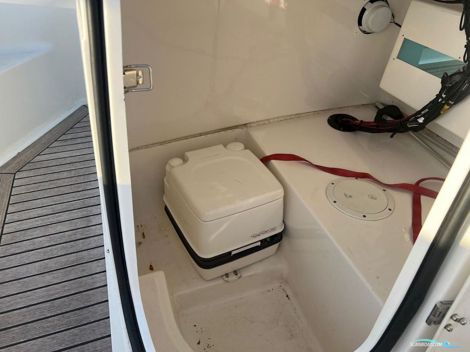 White-Shark 225 Console