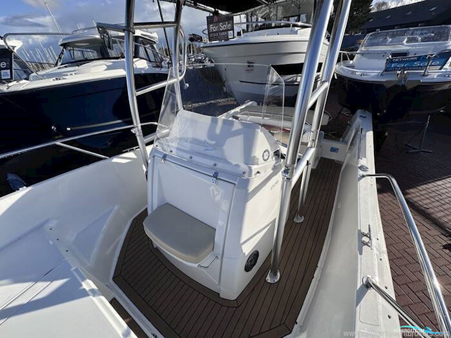 White Shark 226