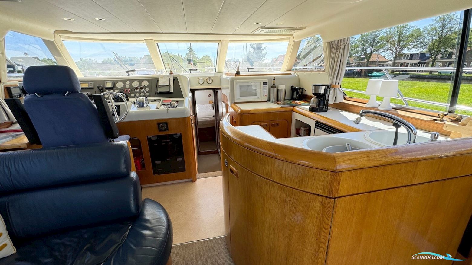 Whitewater Wolfe 46 Flybridge
