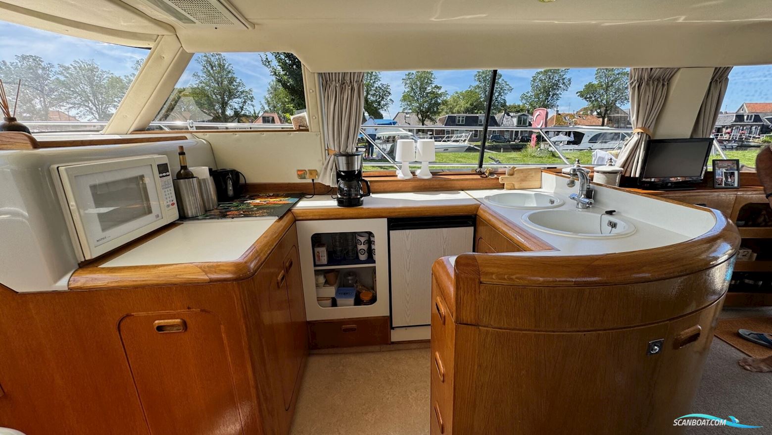 Whitewater Wolfe 46 Flybridge