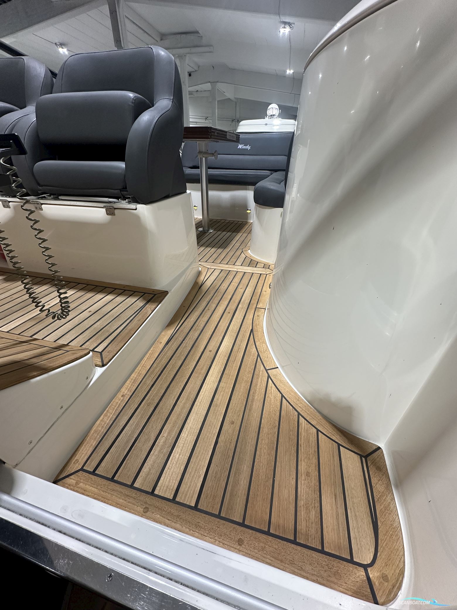 Windy 32 Grand Tornado