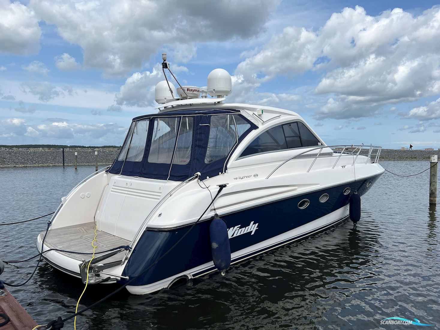 Windy 43 Typhoon Motorbåd 2003, med 2 x Volvo Penta TAMD74P motor, Sverige