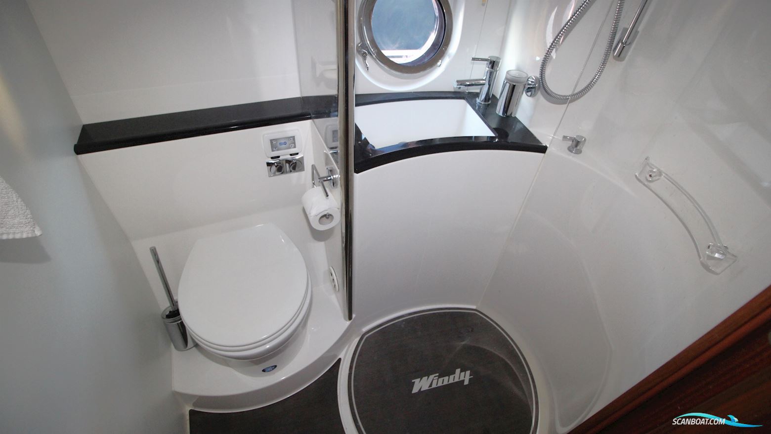 Windy 46 Chinook