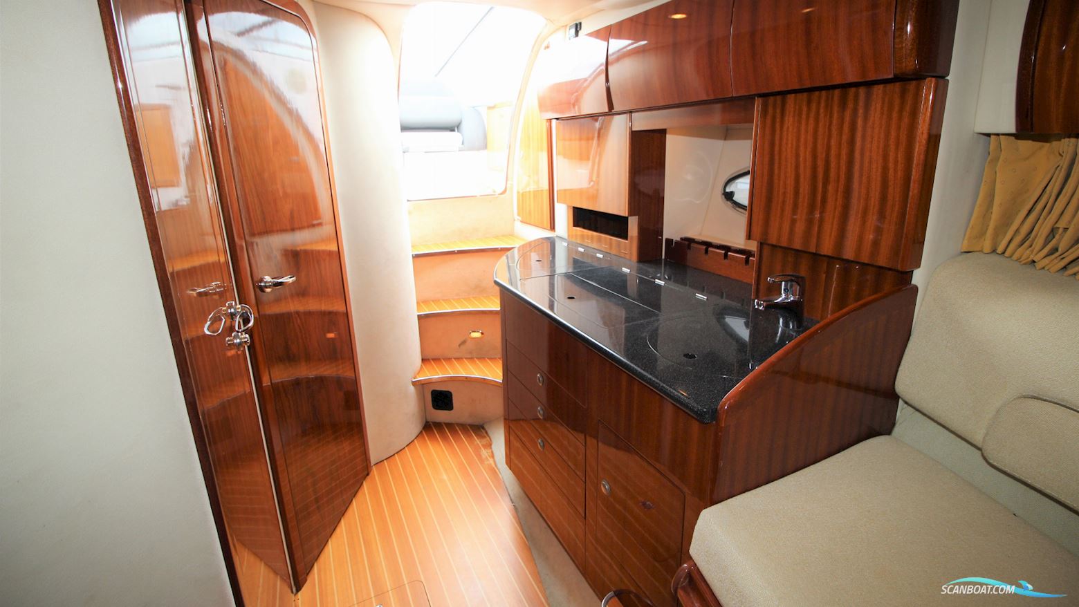 Windy Khamsin 34 Sun Lounge