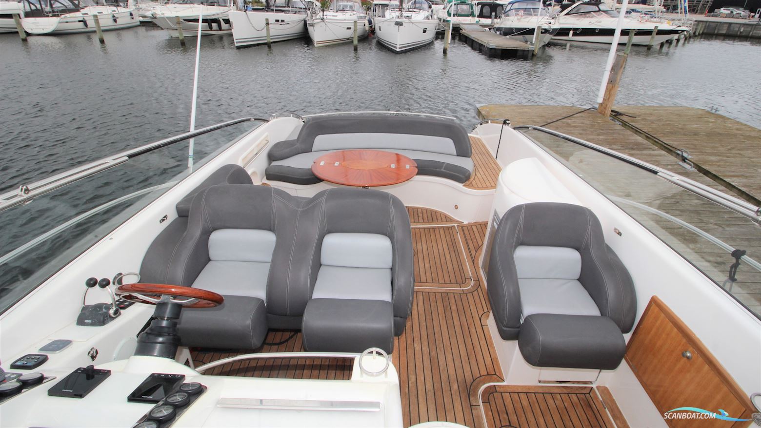 Windy Khamsin 34 Sun Lounge