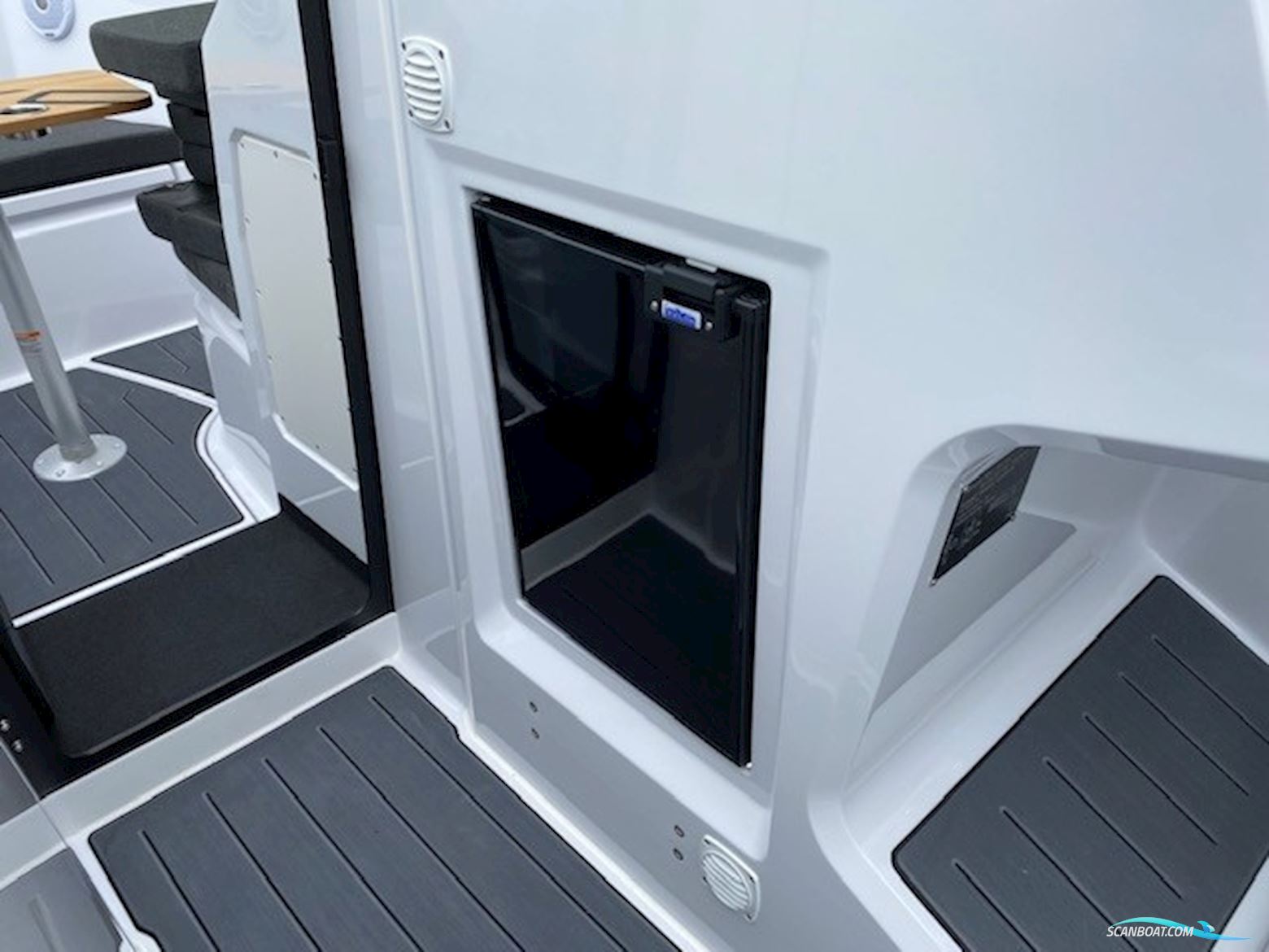 XO BOATS dscvr 9 targa