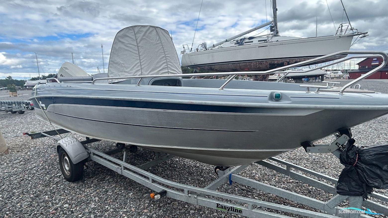 Yamarin Cross 61 Center Console