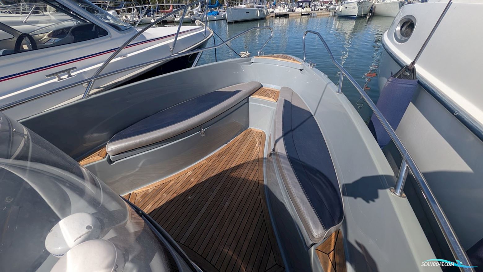 YAMARIN CROSS 61 CENTER CONSOLE