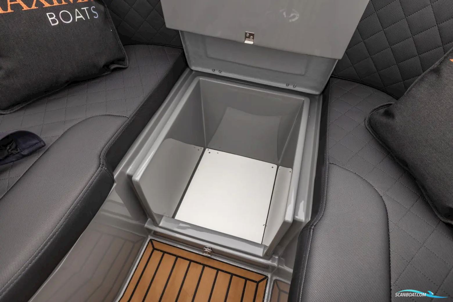  Maxima 680 Sport Lounge