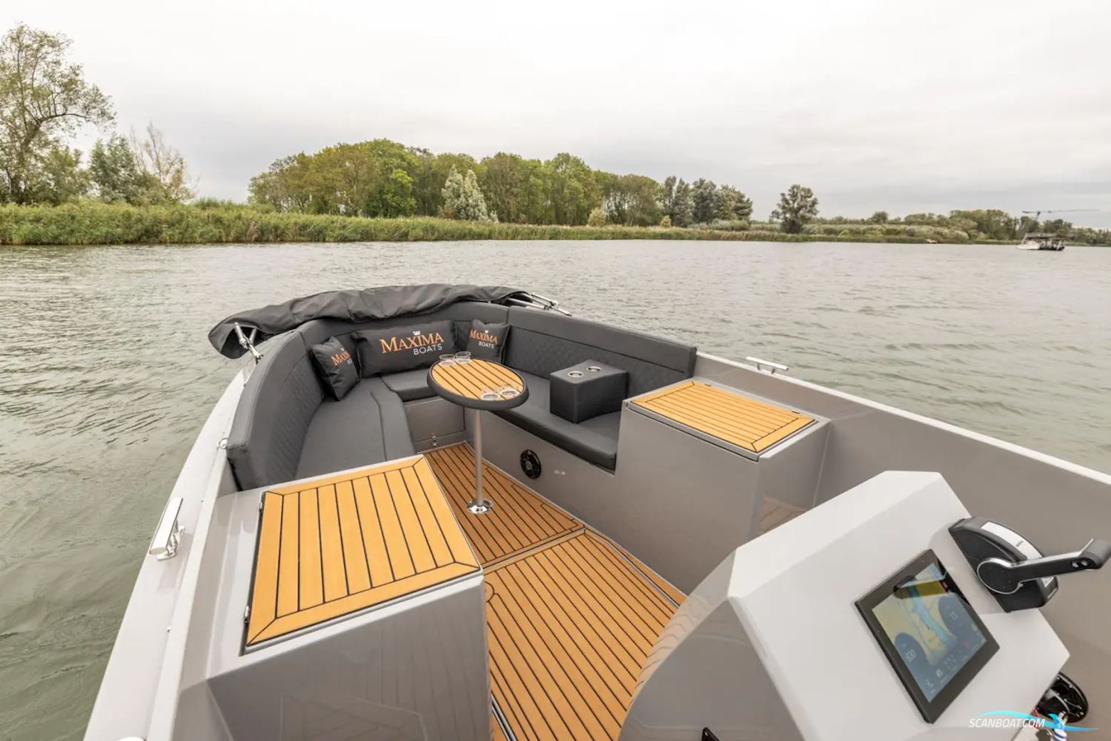  Maxima 680 Sport Lounge