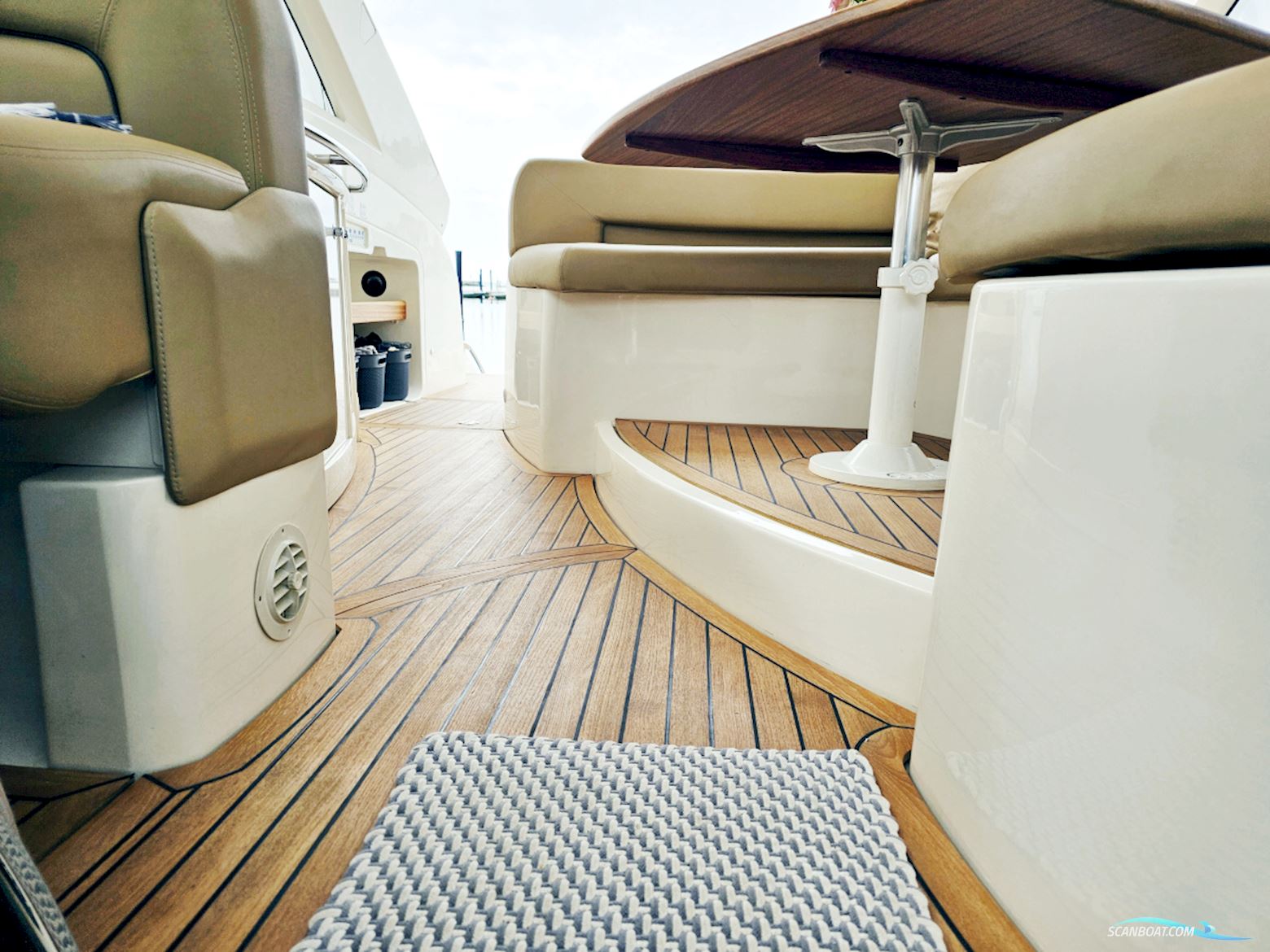 Absolute 47 HT Volvo Penta IPS-600