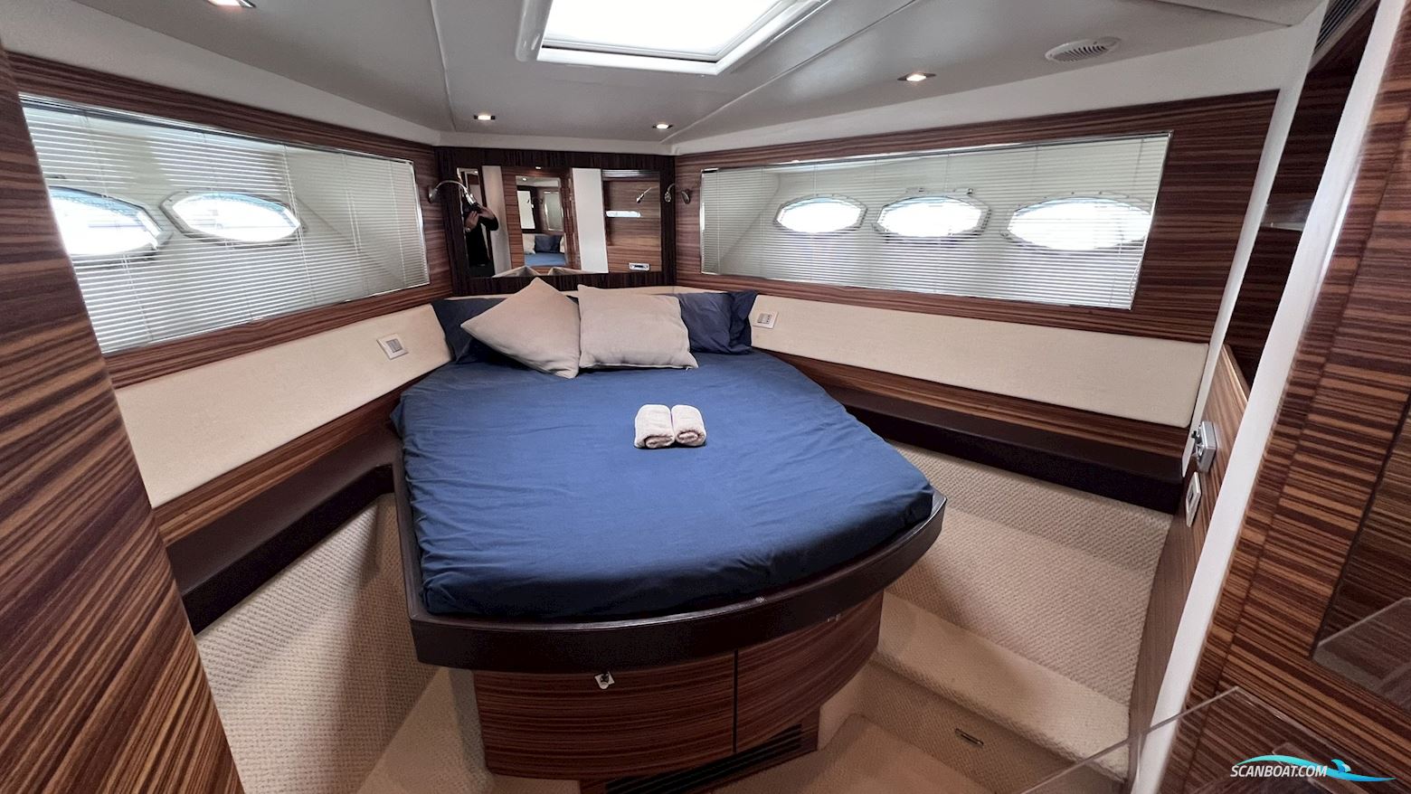 Absolute 52 HT - 2010 - IPS 600