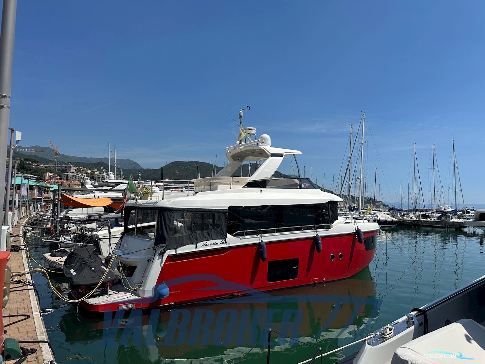 Absolute Navetta 52 Motorbåt 2016, med Volvo Penta D6 motor, Italien