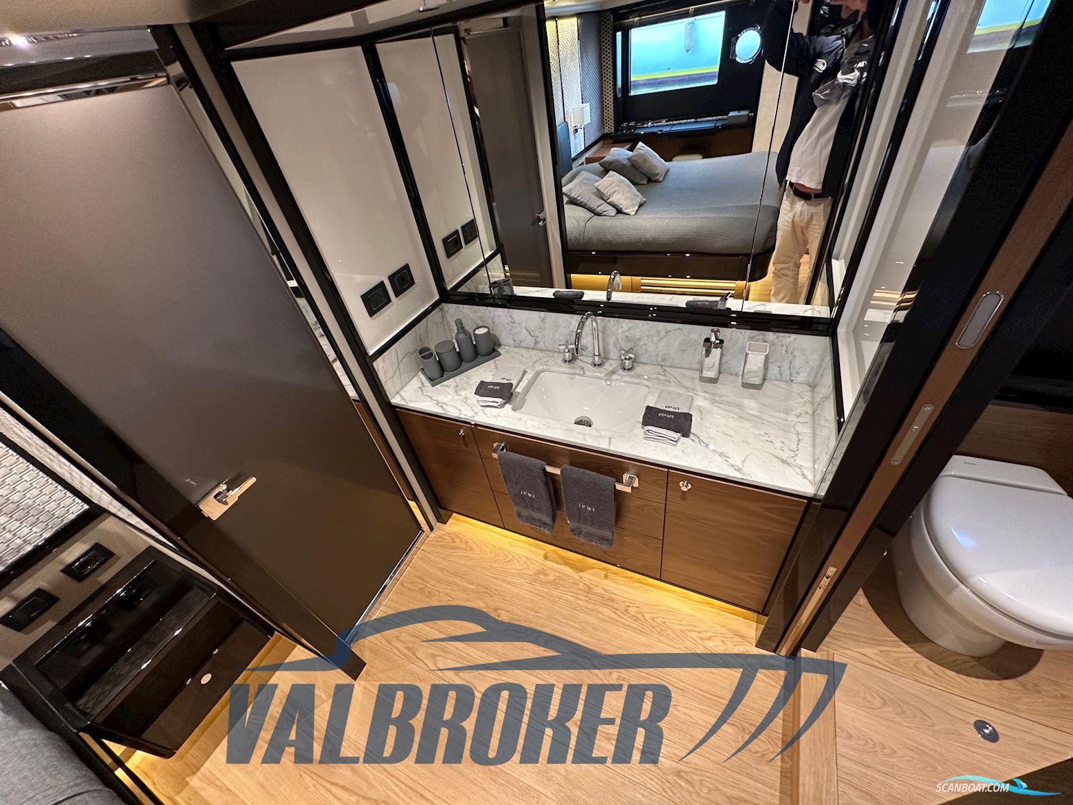 Absolute Navetta 68