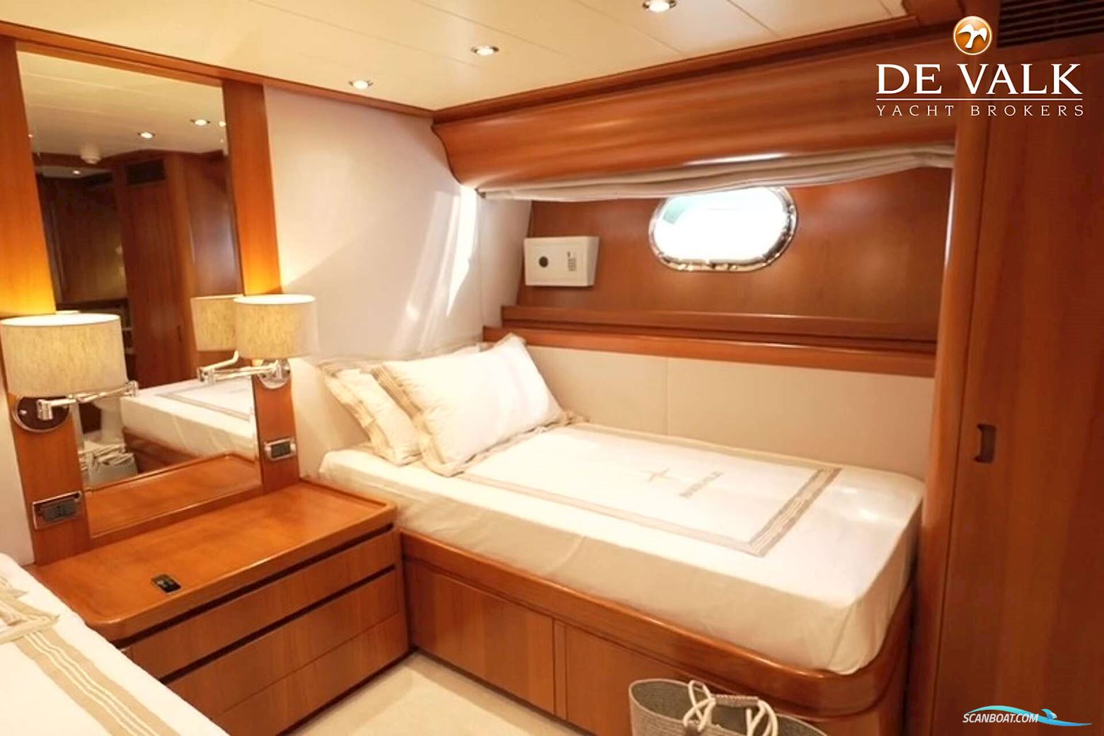 Admiral Yachts 34M