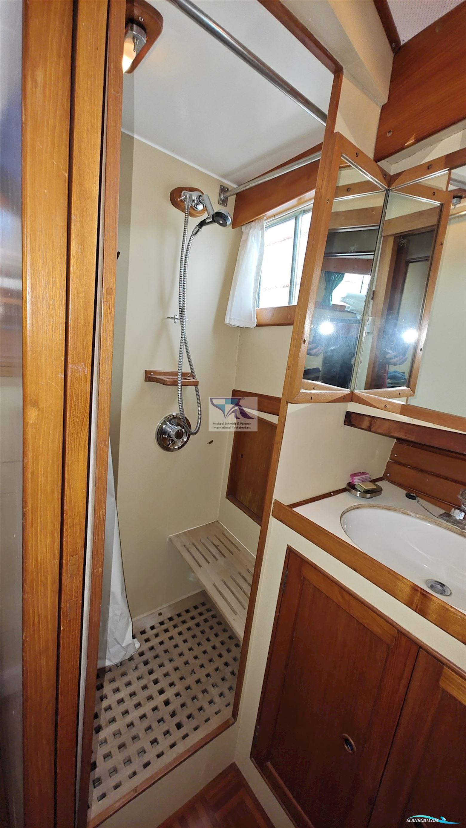 American Marine GRAND BANKS 48 MY