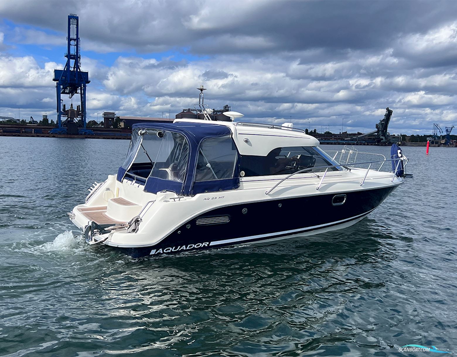 Aquador 23 HT Motorbåt 2011, med Volvo Penta motor, Sverige