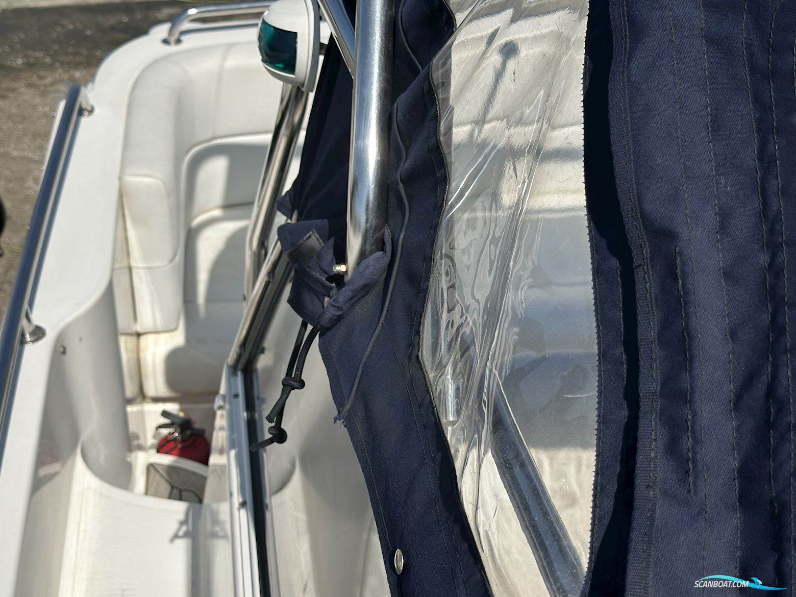 AQUADOR 23 Walkaround