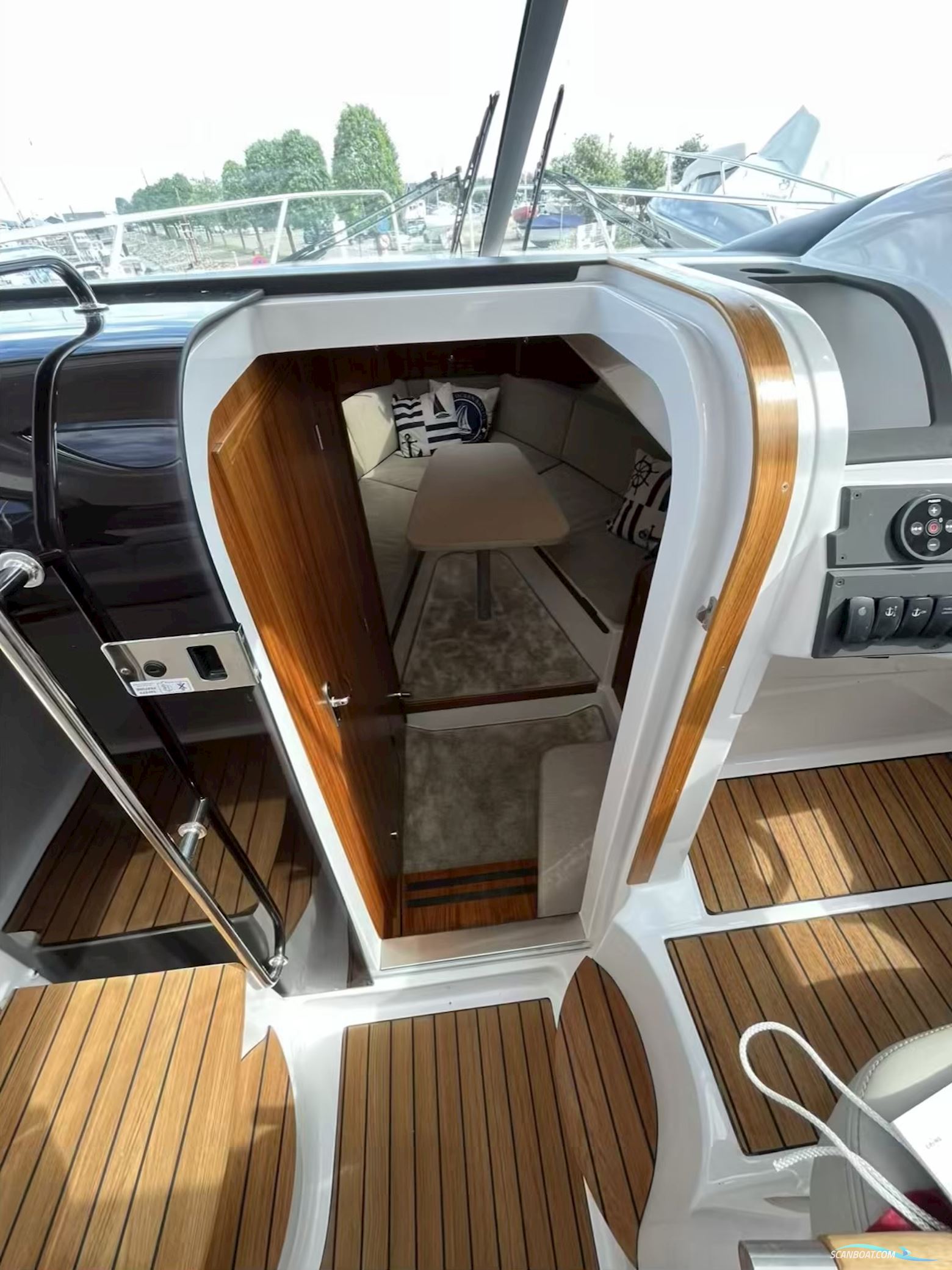 Aquador 27 HT (2020) - Nedsat