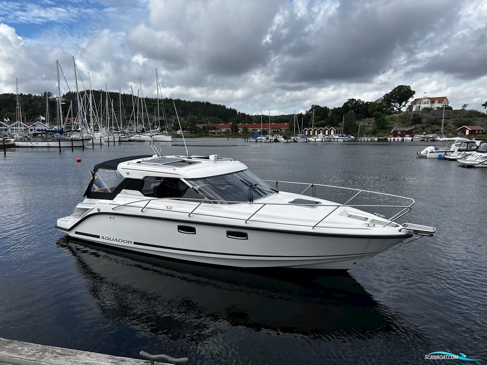 Aquador 28 HT Motorbåt 2021, med Mercury Diesel V6-270 hk motor, Sverige
