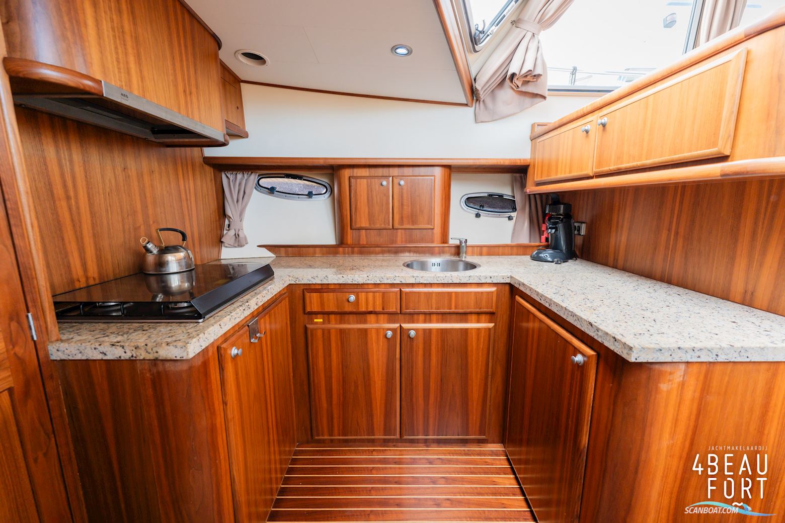 Aquanaut Privilege 1350