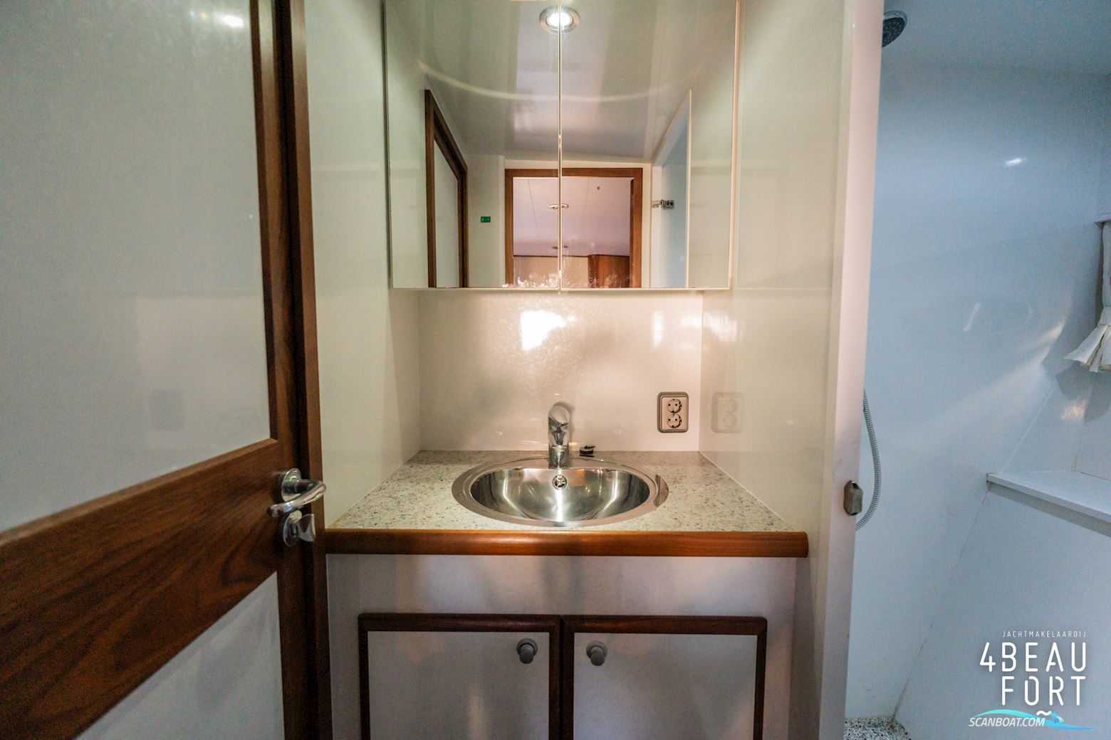 Aquanaut Privilege 1350