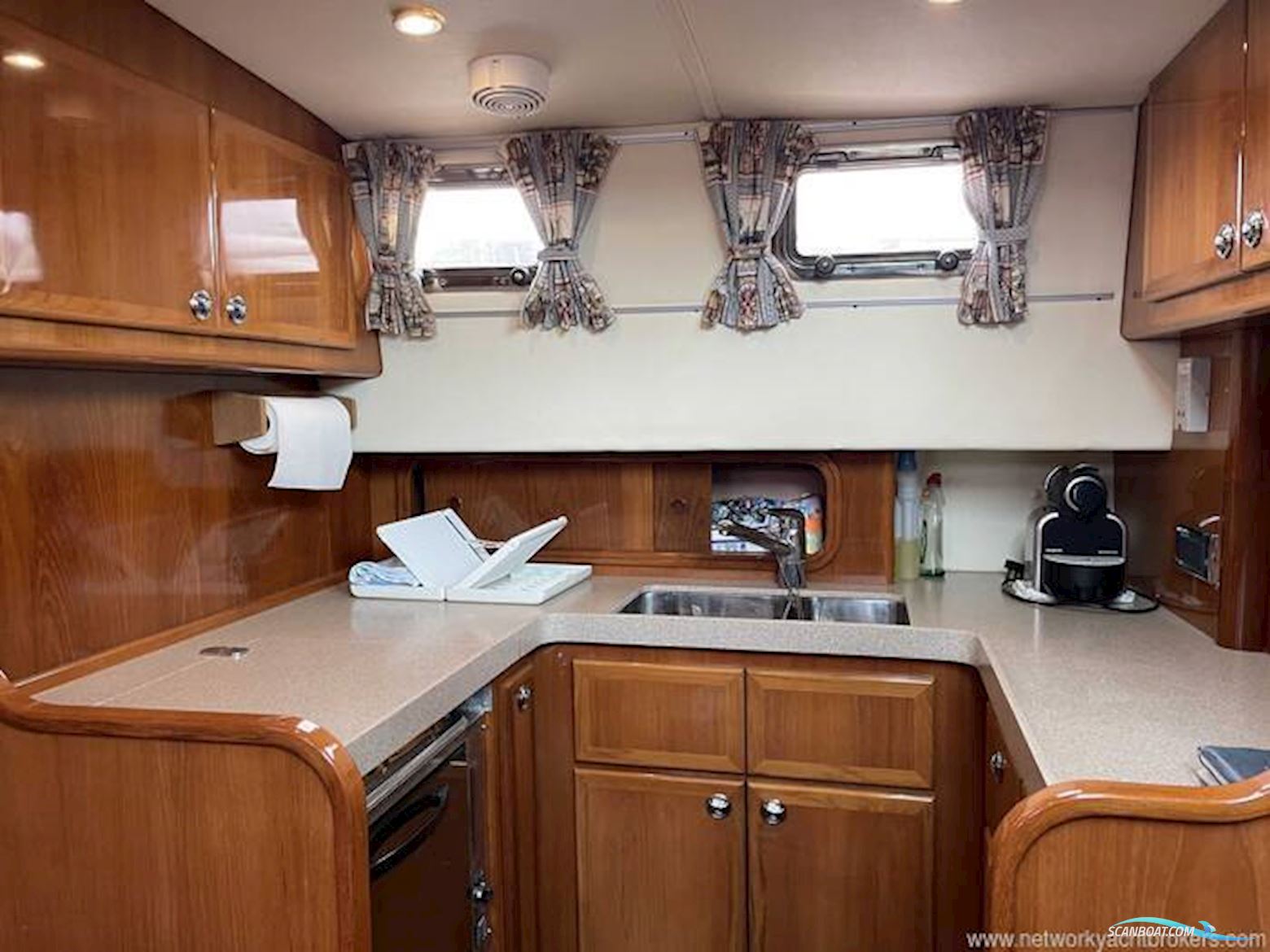 Aquastar 38 Aft Cabin