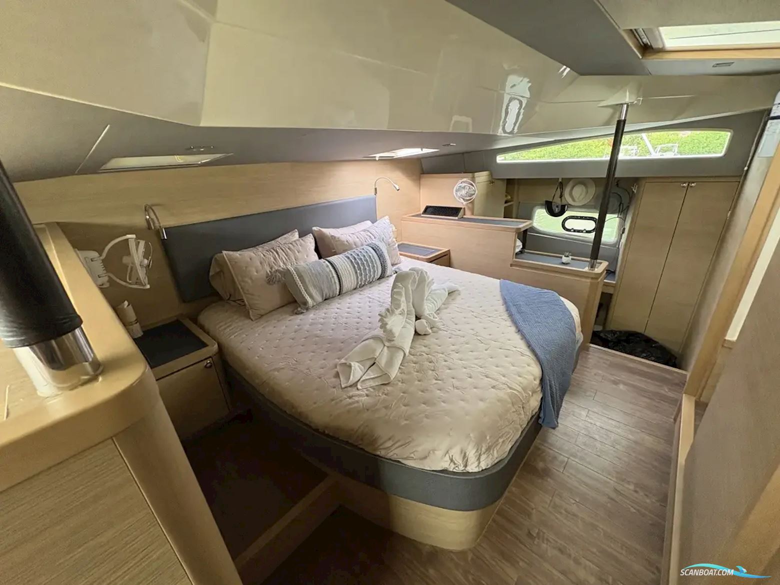 Aquila 44 Yacht