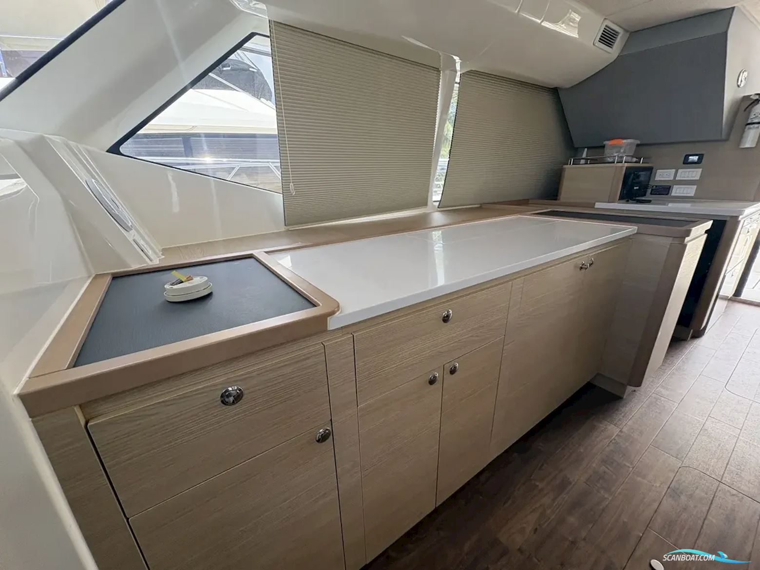 Aquila 44 Yacht