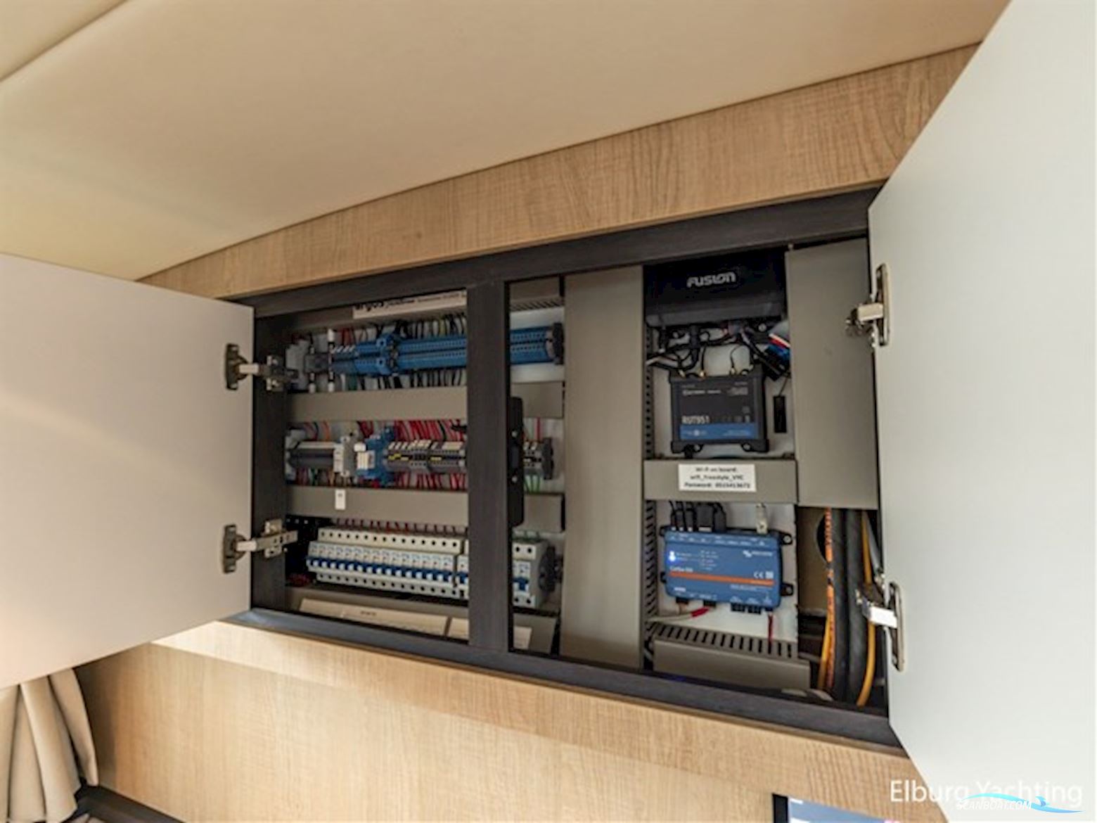 Argos 13.50 - Three Cabin - Sunroof