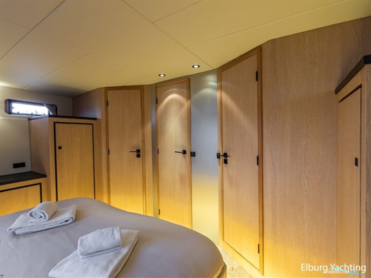 Argos 13.50 - Three Cabin - Sunroof